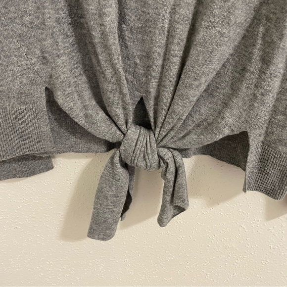 Frame Grey Front Knot Wool and Cashmere Sweater - Picture 4 of 10